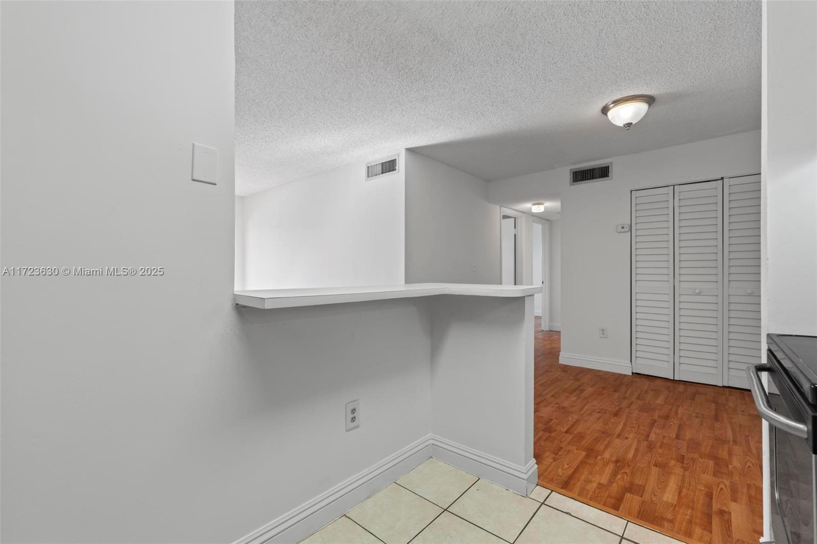 THE COURTS AT KENDALL CON - Residential