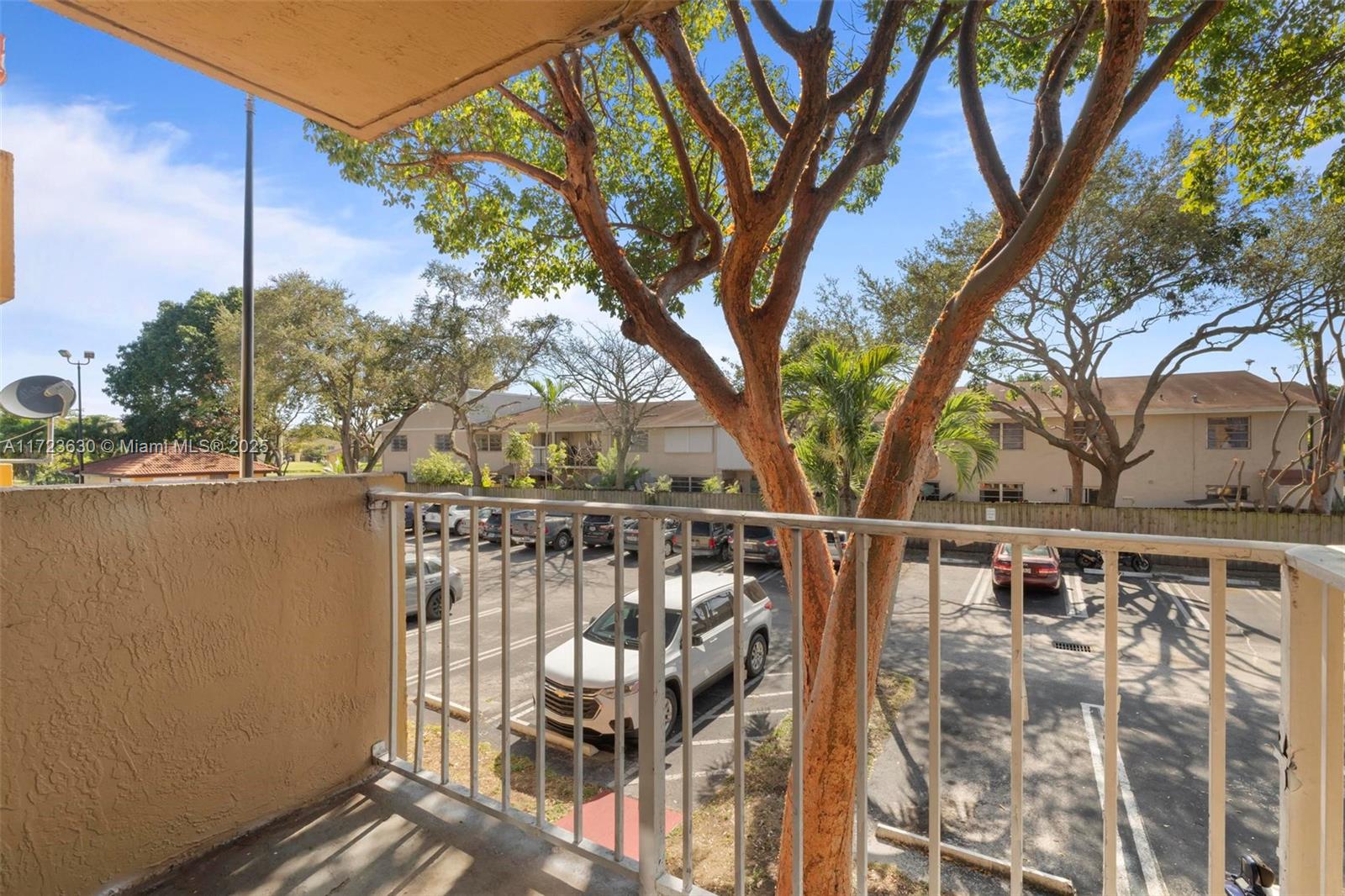 THE COURTS AT KENDALL CON - Residential