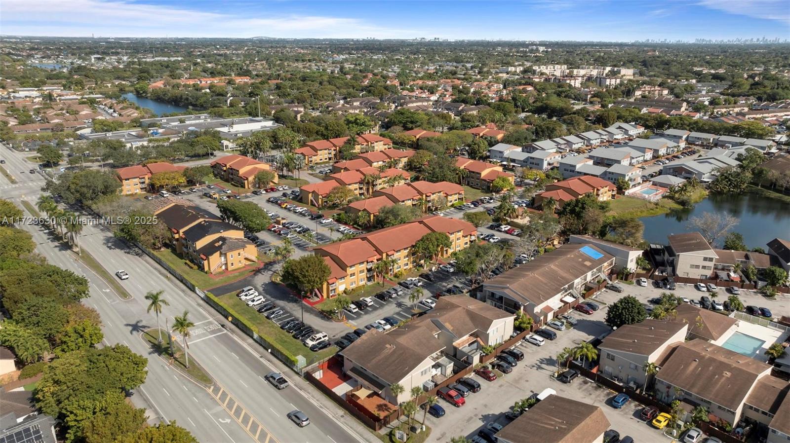 THE COURTS AT KENDALL CON - Residential