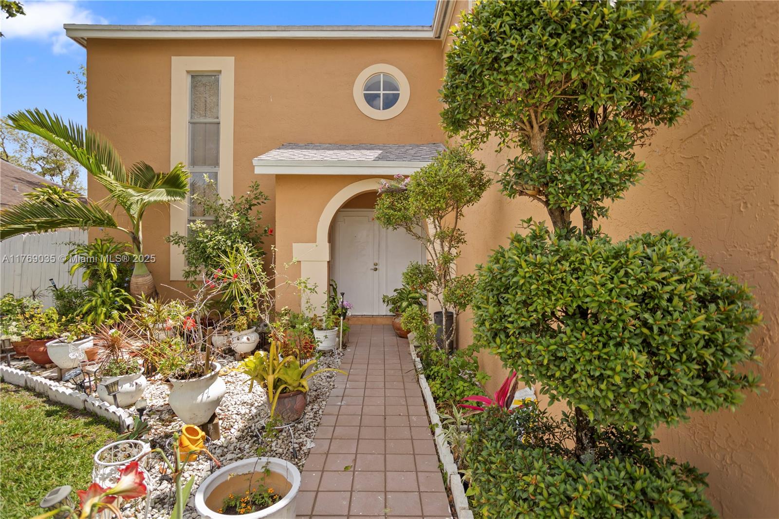 3261 Salinas Way