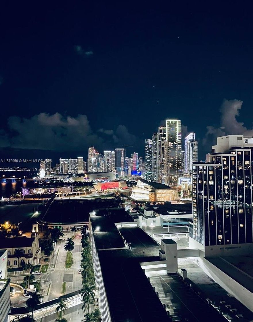 GORGEOUS VIEWS !! THIS 1/1 APARTMENT IN THE HEART OF EDGEWATER IS WHERE YOU WANT TO LIVE!!! WALKING DISTANCE FROM PUBLIX, GREAT PARK JUST
ACROSS, RESTAURANTS NEAR BY AND MUCH MORE!! BUILDING IS ALSO JUST A FEW BLOCKS FROM I95!! 1 ASSIGNED PARKING SPACE! RENTED AT $4000 UNTIL MARCH 2025