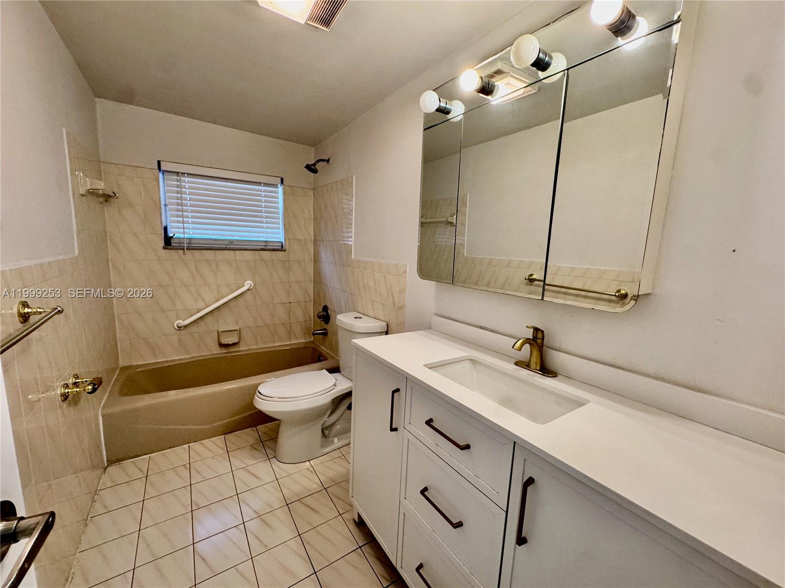 HOLLYWOOD BEACH GARDENS - Residential Lease