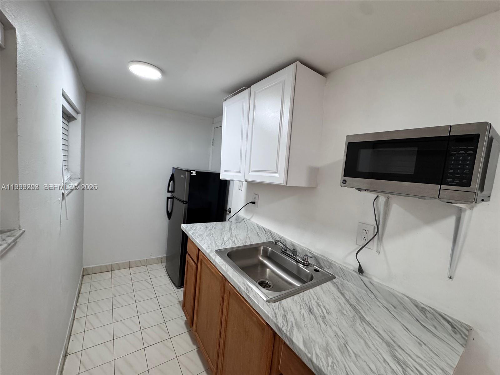 HOLLYWOOD BEACH GARDENS - Residential Lease