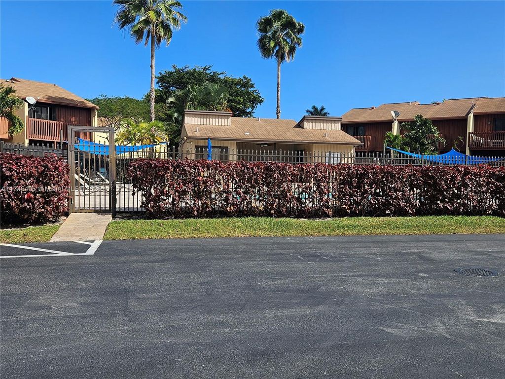 Photo of 472 SE 11th Ter #472, Dania Beach, FL 33004 (MLS # A11746406)