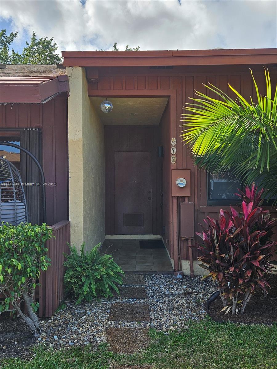 472 Se 11th Ter 472, Dania Beach, Miami-Dade County, Florida - 2 Bedrooms  
2 Bathrooms - 