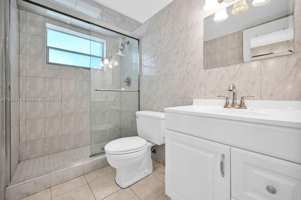 HILLCREST COUNTRY CLUB AP - Residential