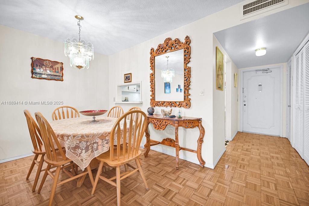 HILLCREST COUNTRY CLUB AP - Residential