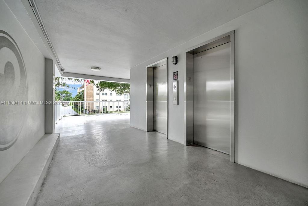HILLCREST COUNTRY CLUB AP - Residential
