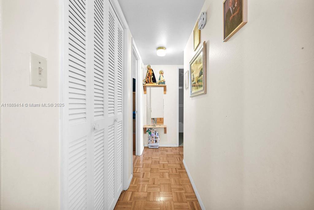 HILLCREST COUNTRY CLUB AP - Residential