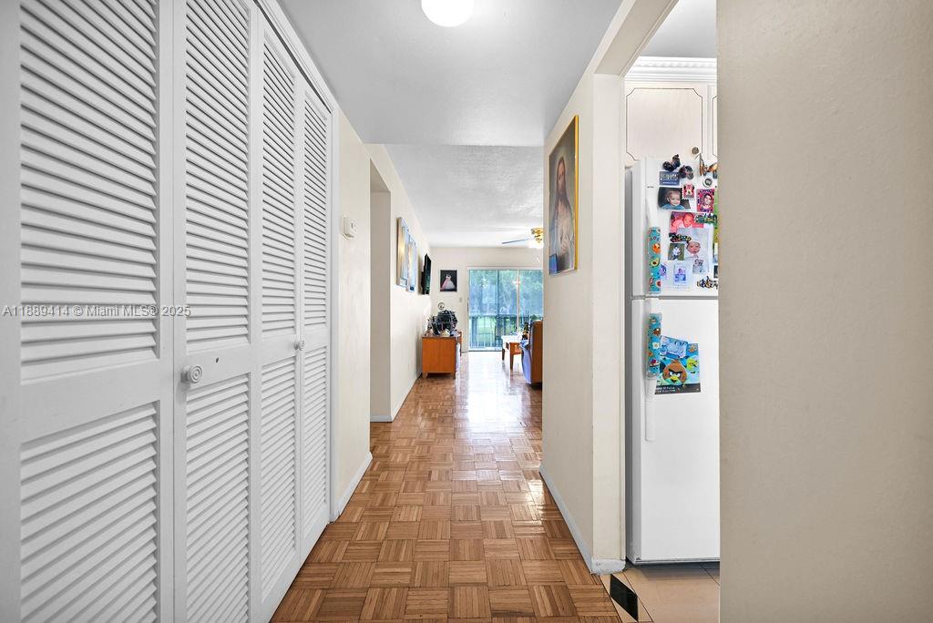HILLCREST COUNTRY CLUB AP - Residential