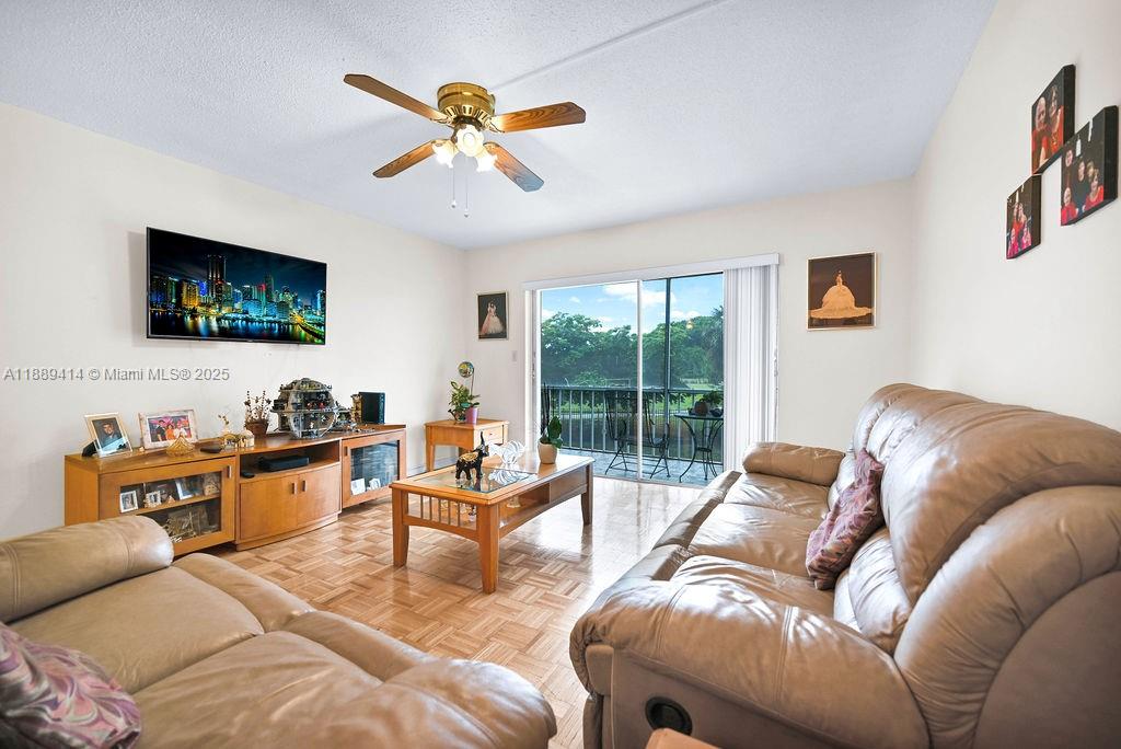 HILLCREST COUNTRY CLUB AP - Residential