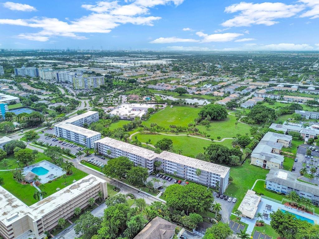 HILLCREST COUNTRY CLUB AP - Residential