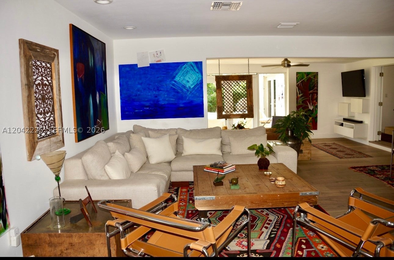 1251 SW 11th Ter