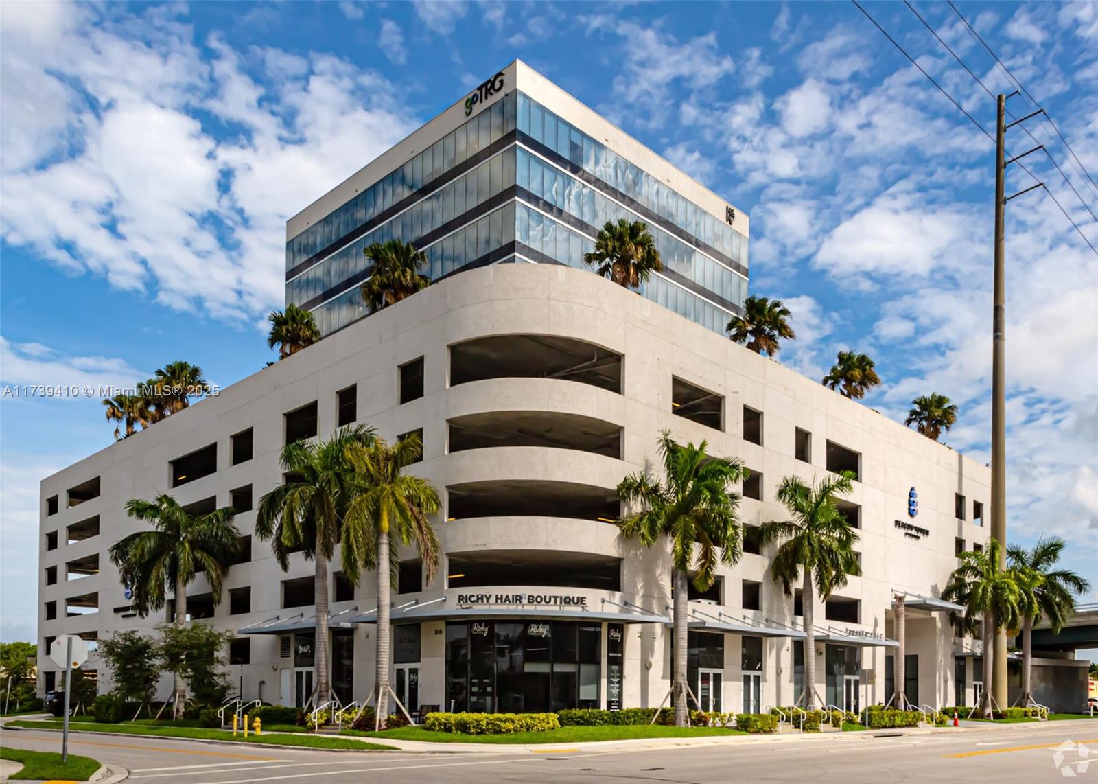 Location, location, location!! 1,001SF Office condo, is available for rent at the Amaizing class office building (Beacon Aventura) located in aventura FL.Enjoy access to the rooftop garden patio leave a a lasting impression in the minds of clients frow all over the word.Beacon Tower offer excellent proximity to Miami, Hollywood , Miami Beach, Fort Lauderdale, Aventura Mall, 24 hour access with on-site property managment and now with a BRIGHLINE TRAIN STATION IN FRONT, this office space has the most gorgeos view on the building.
$4,200 plus sales taxes.