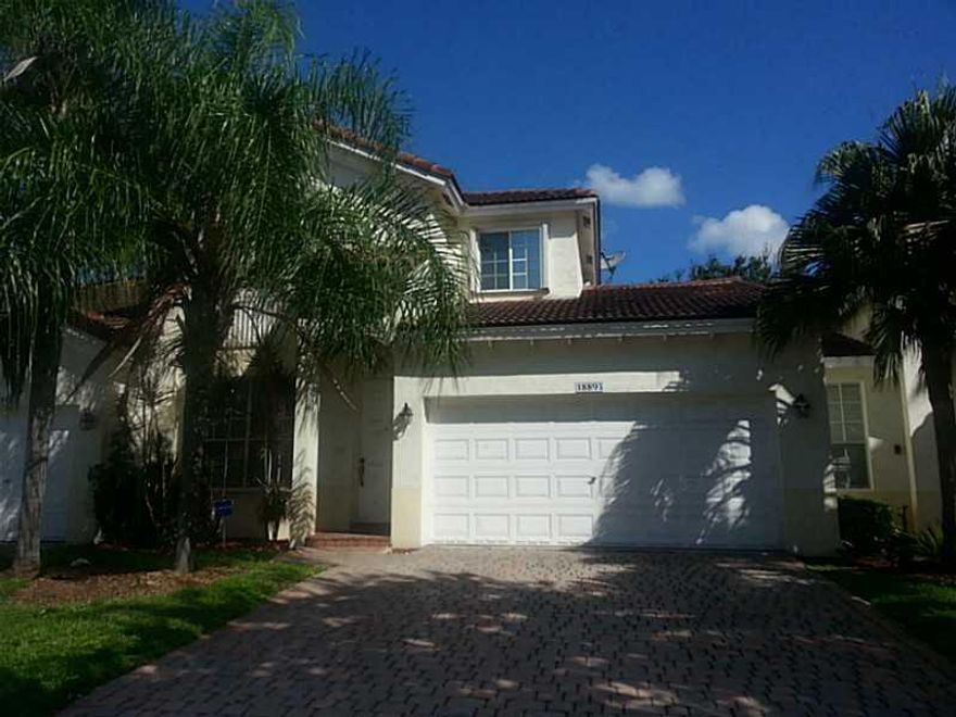 BEAUTIFUL 4 BED 2 1/2 BATH PLUS DEN/OFFICE  LOCATED IN SUNSET LAKES COMMUNITY WITH BEST RECREATIONAL FACILITIES. TILE DOWNSTAIRS AND WOOD LAMINATE UPSTAIRS. BEAUTIFUL KITCHEN. 2 CAR  GARAGE. WALKING DISTANCE TO POOL AND ELEMENTARY SCHOOL.