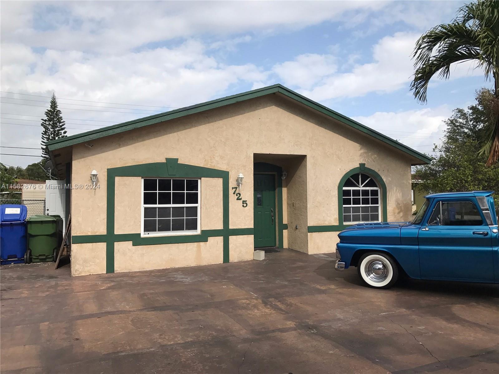 Property for Sale at 725 Nw 19th Ter, Fort Lauderdale, Broward County, Florida - Bedrooms: 5 
Bathrooms: 2  - $459,999