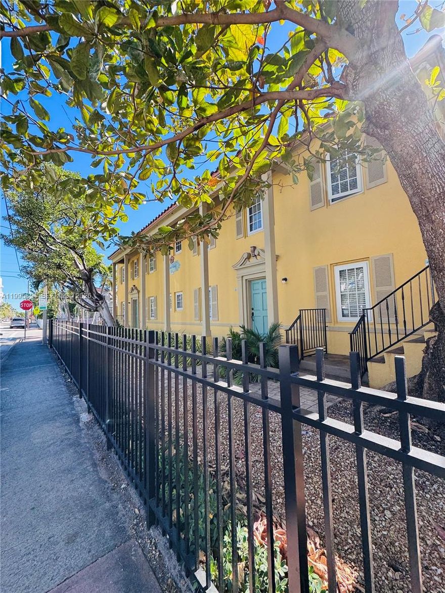 Spacious 2/2 in boutique and very well kept building, cornet unit, updated kitchen and bathrooms,central AC, lots of windows,private entrance and just 2 short blocks to the beach, Free and fast approval process.
Unfinished but can come furnished.