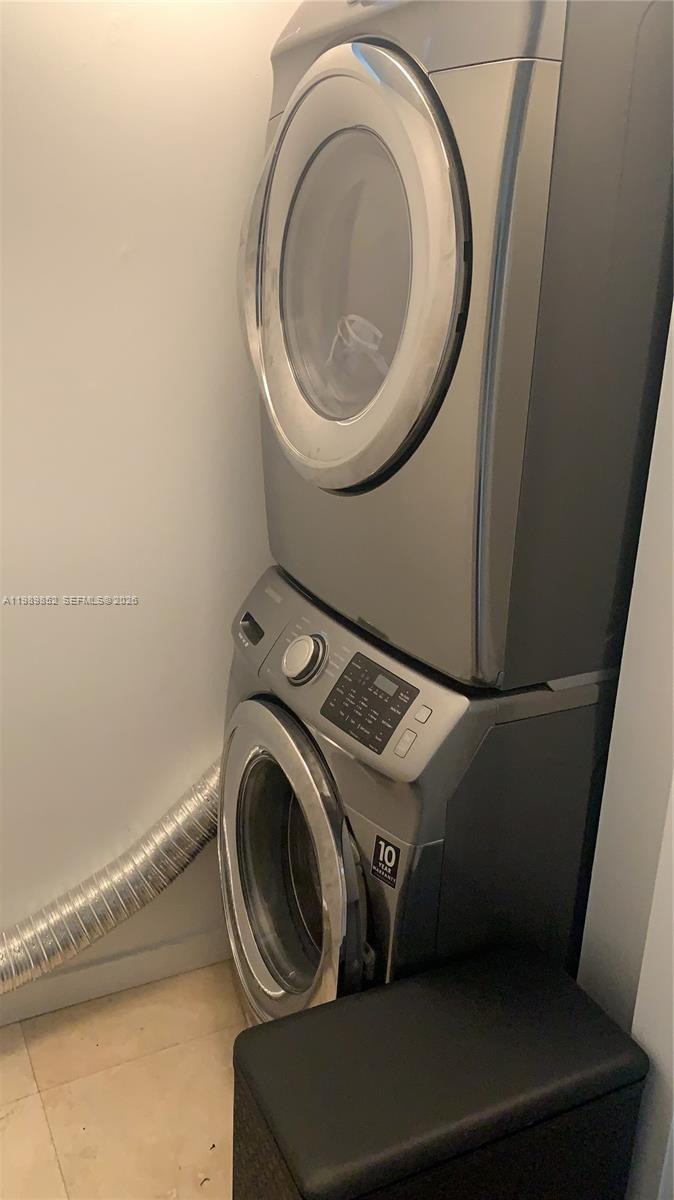 THE VISTAS CONDO - Residential