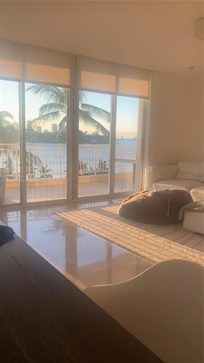 THE VISTAS CONDO - Residential