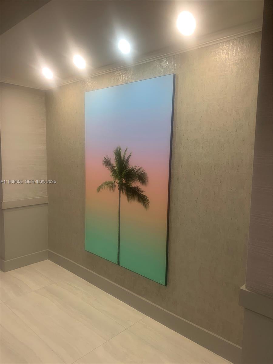 THE VISTAS CONDO - Residential