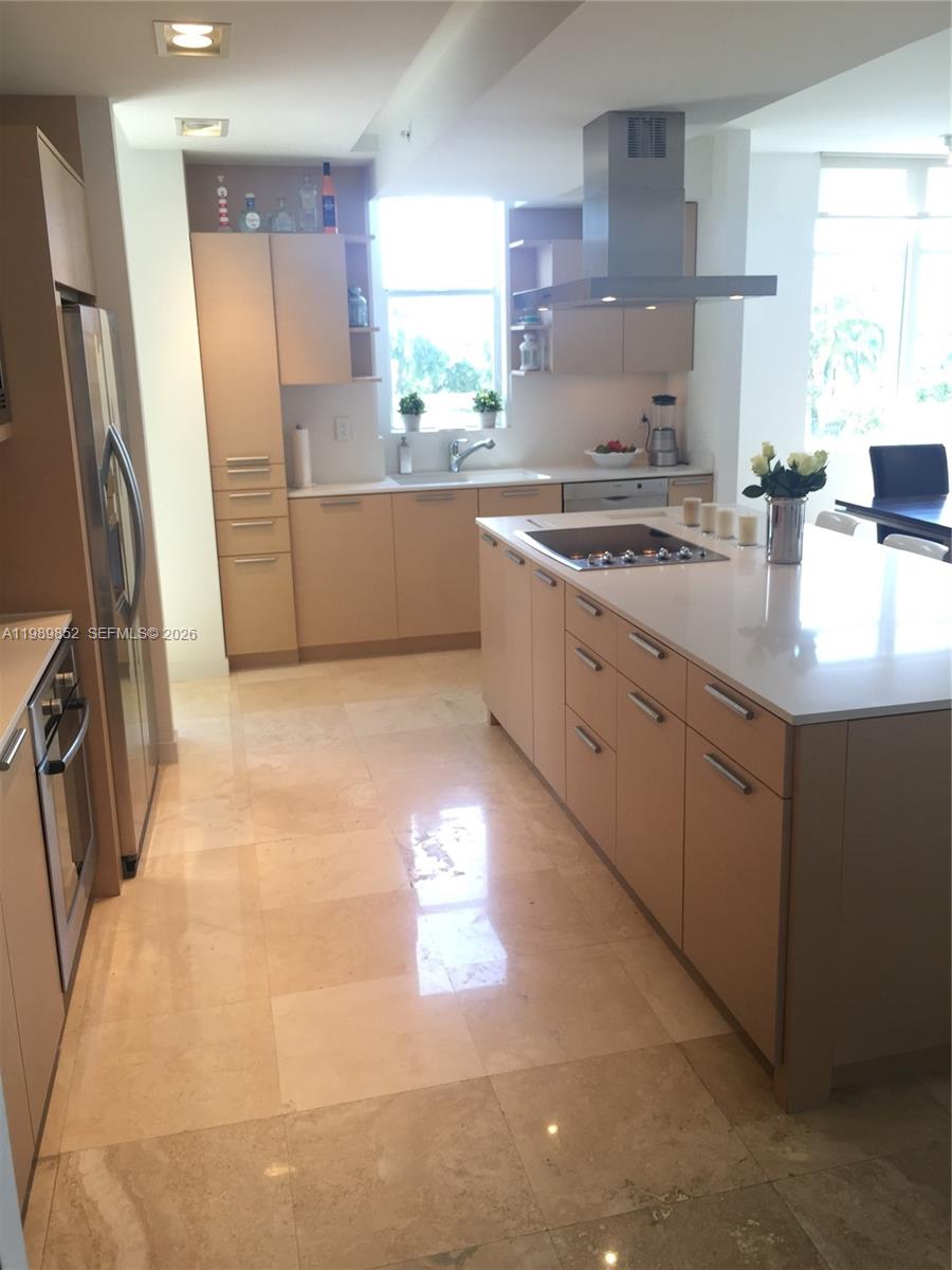 THE VISTAS CONDO - Residential