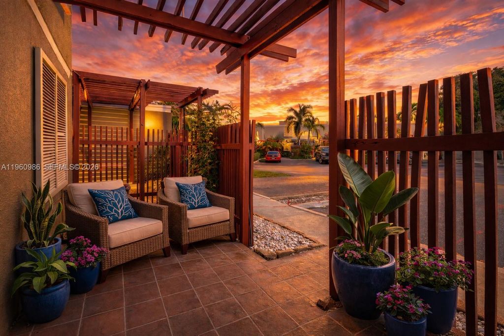 Photo of 10911 N Lakeview Dr, Pembroke Pines, FL 33026 (MLS # A11960986)