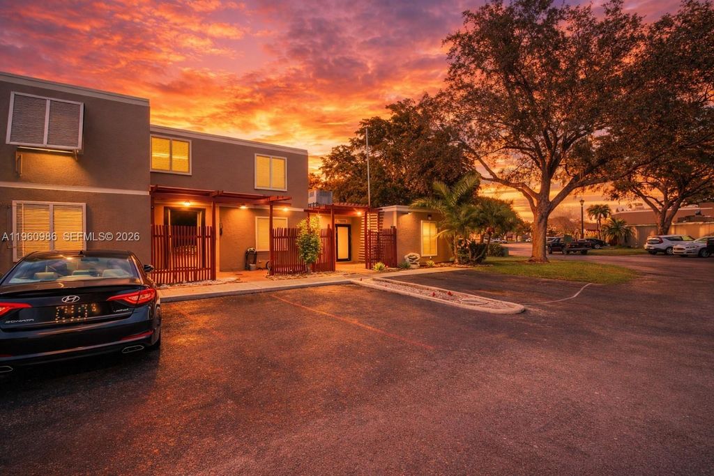 Photo of 10911 N Lakeview Dr, Pembroke Pines, FL 33026 (MLS # A11960986)