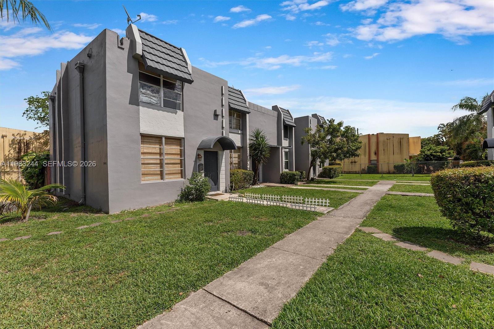 THE ARBOUR TOWNHOUSE SEC - Residential