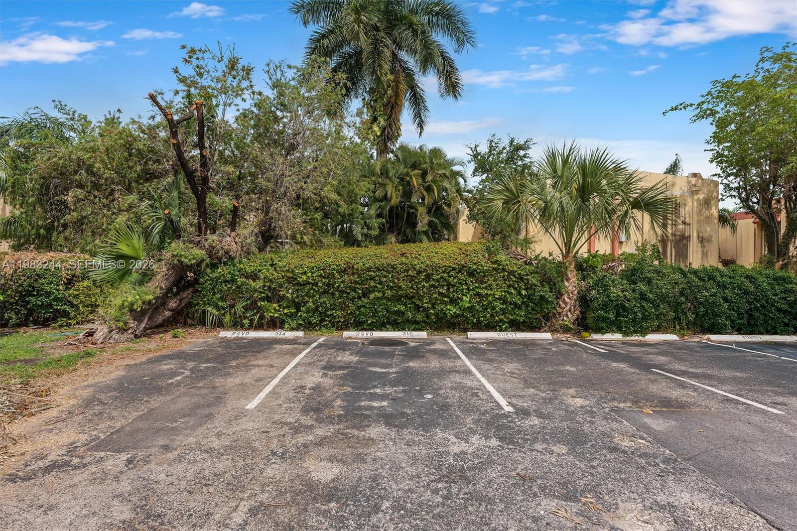 THE ARBOUR TOWNHOUSE SEC - Residential