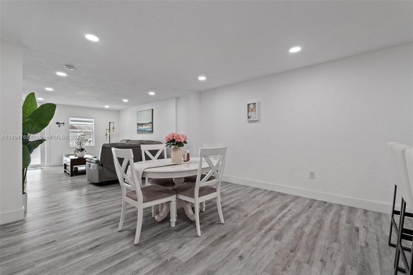 VISTA VERDE TOWNHOUSE SEC - Residential