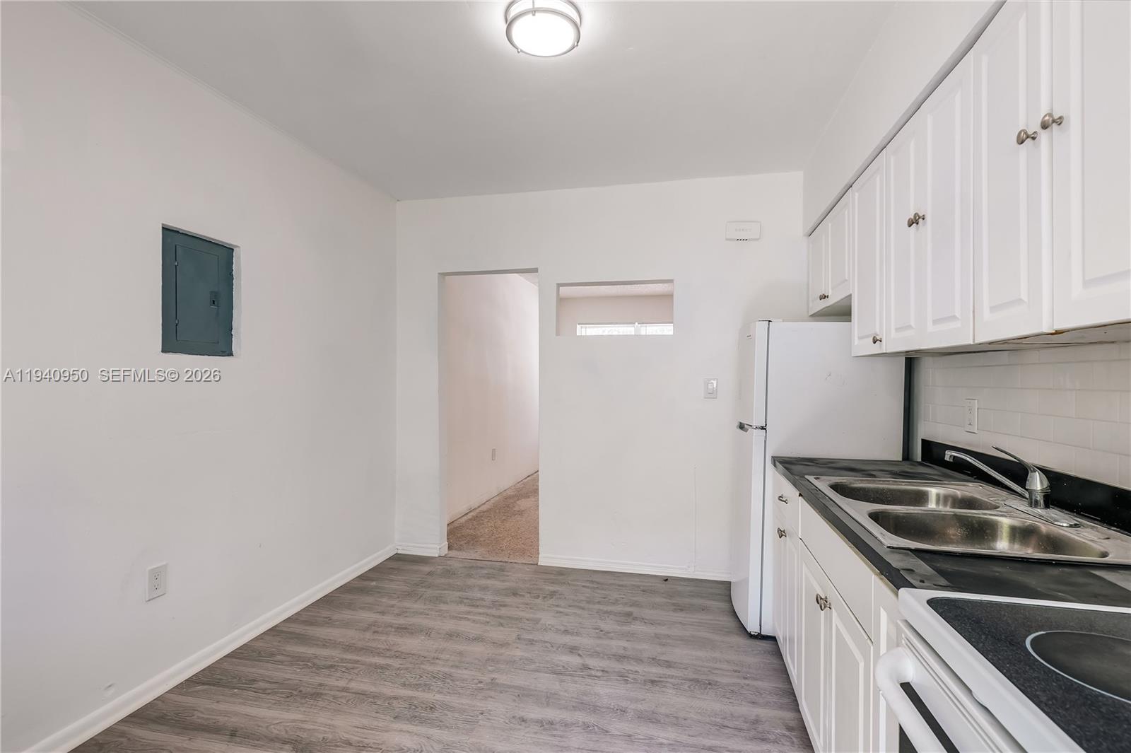 DIXIE HIGHWAY TRACK - Residential Income