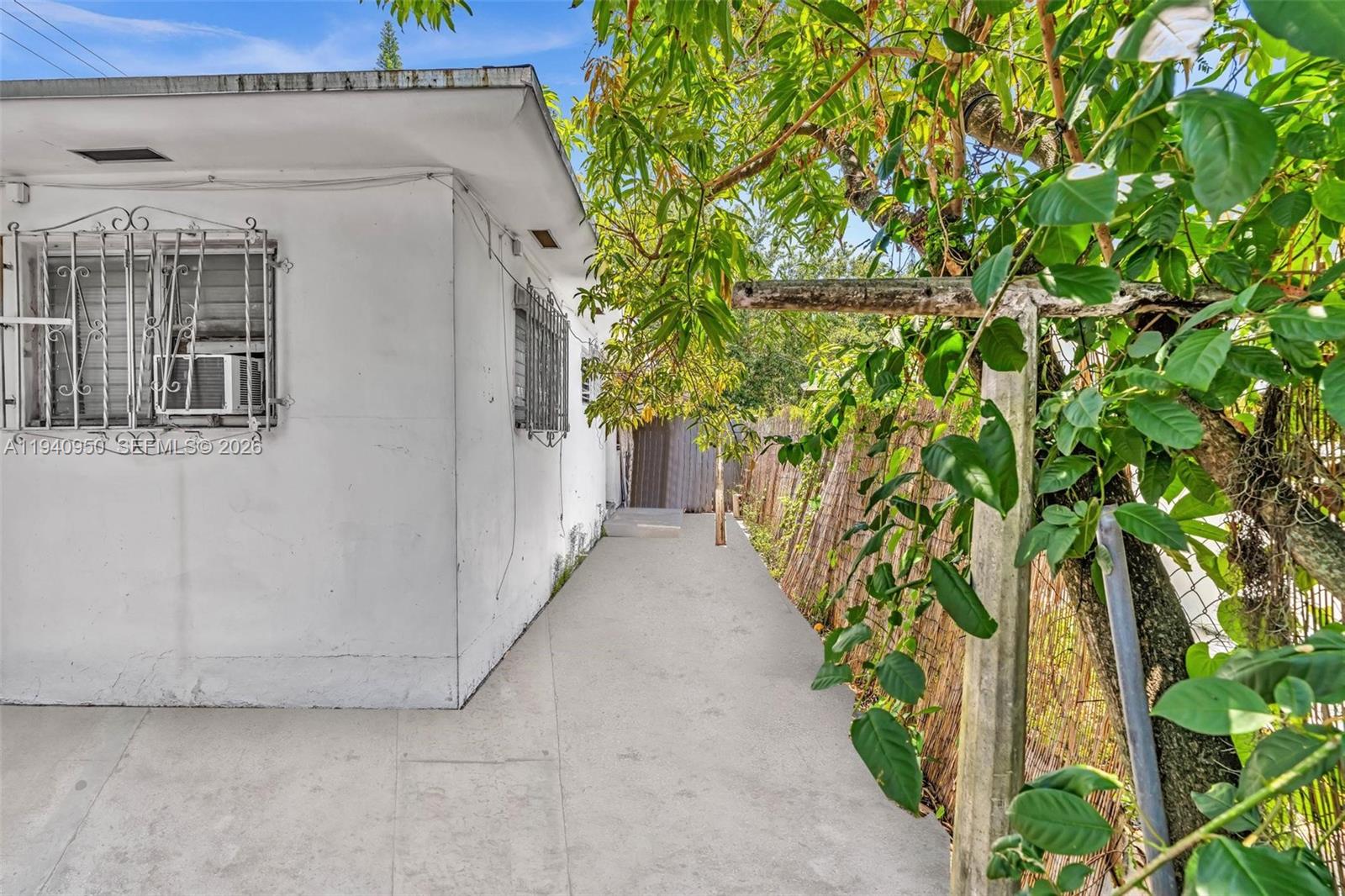 DIXIE HIGHWAY TRACK - Residential Income