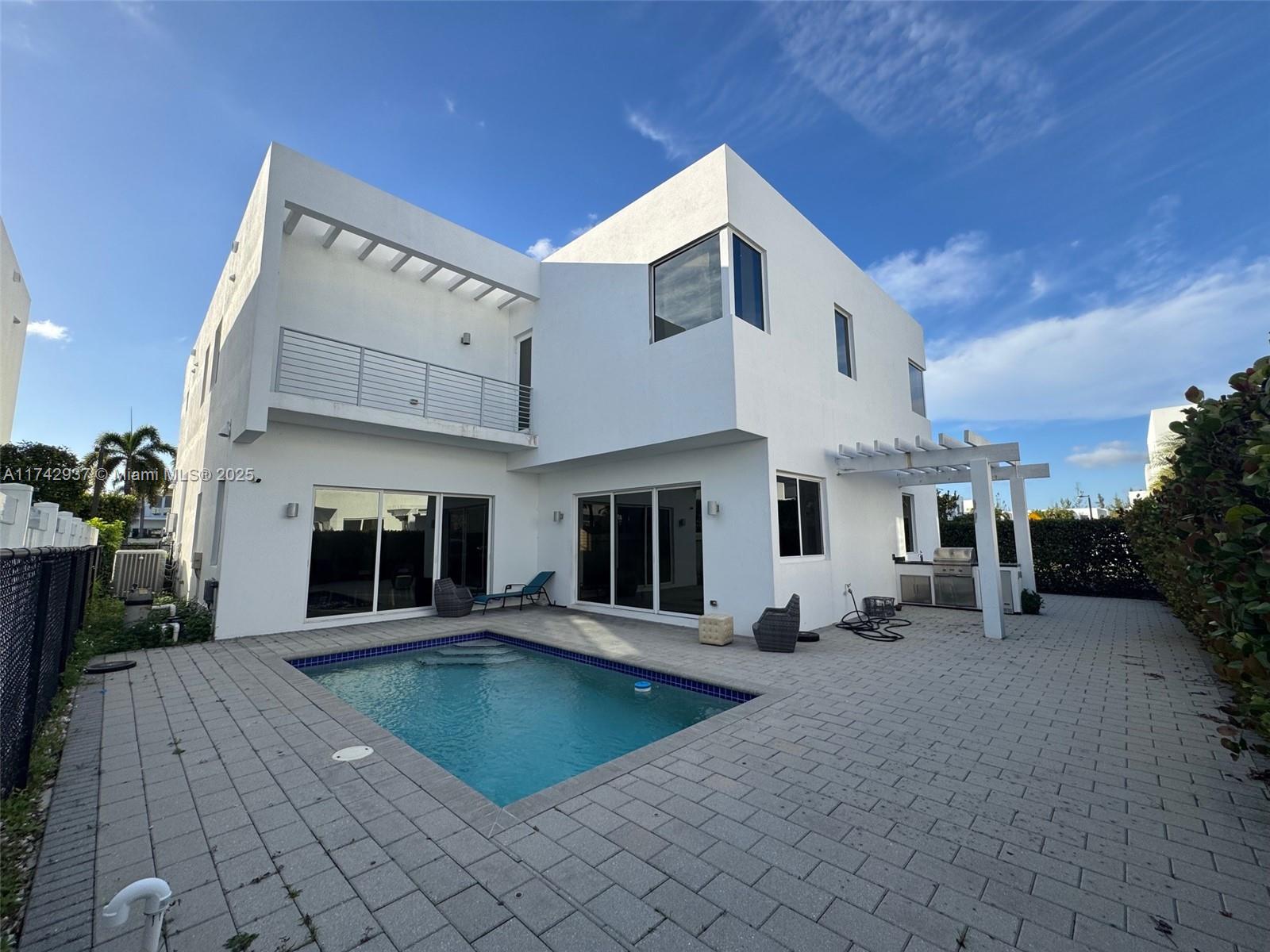 7525 NW 101st Pl