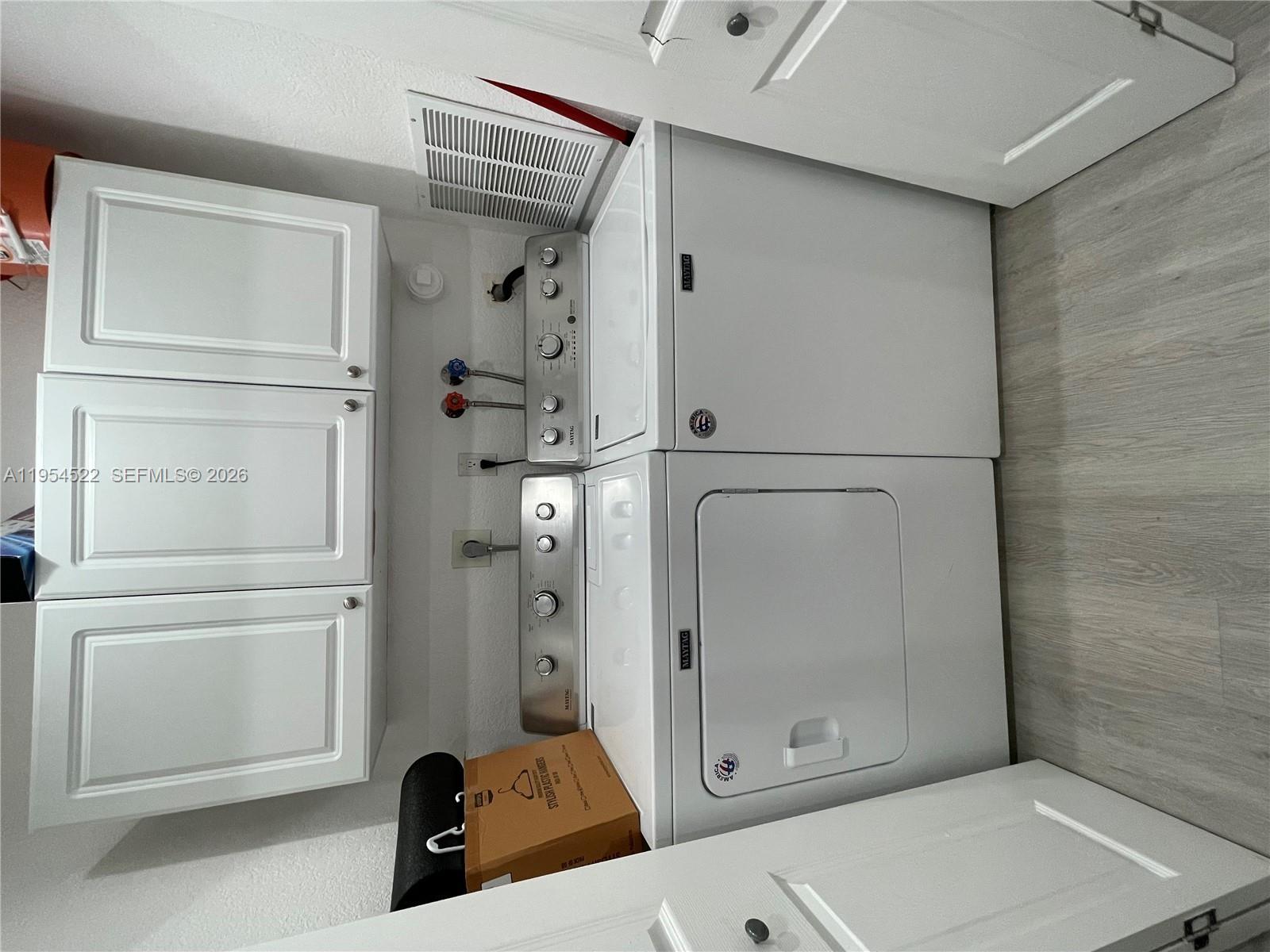 SANDALFOOT COVE SEC 10 - Residential