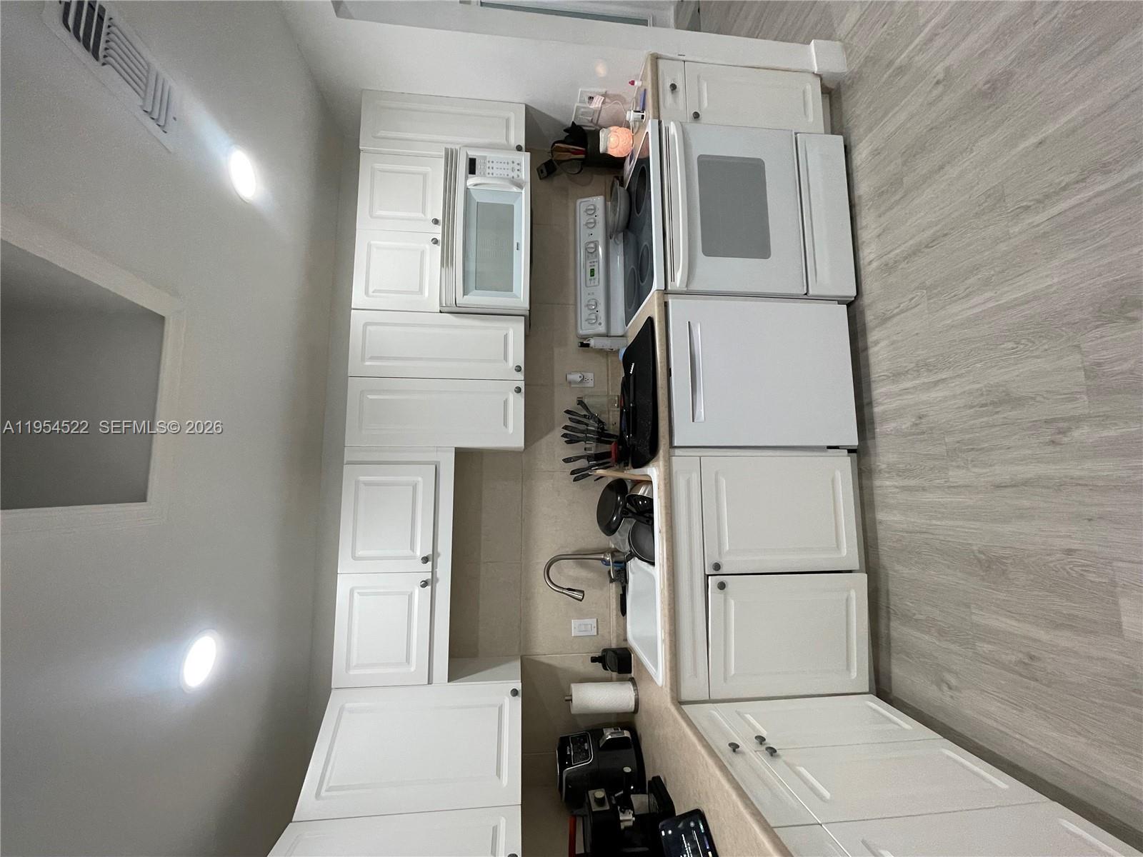 SANDALFOOT COVE SEC 10 - Residential