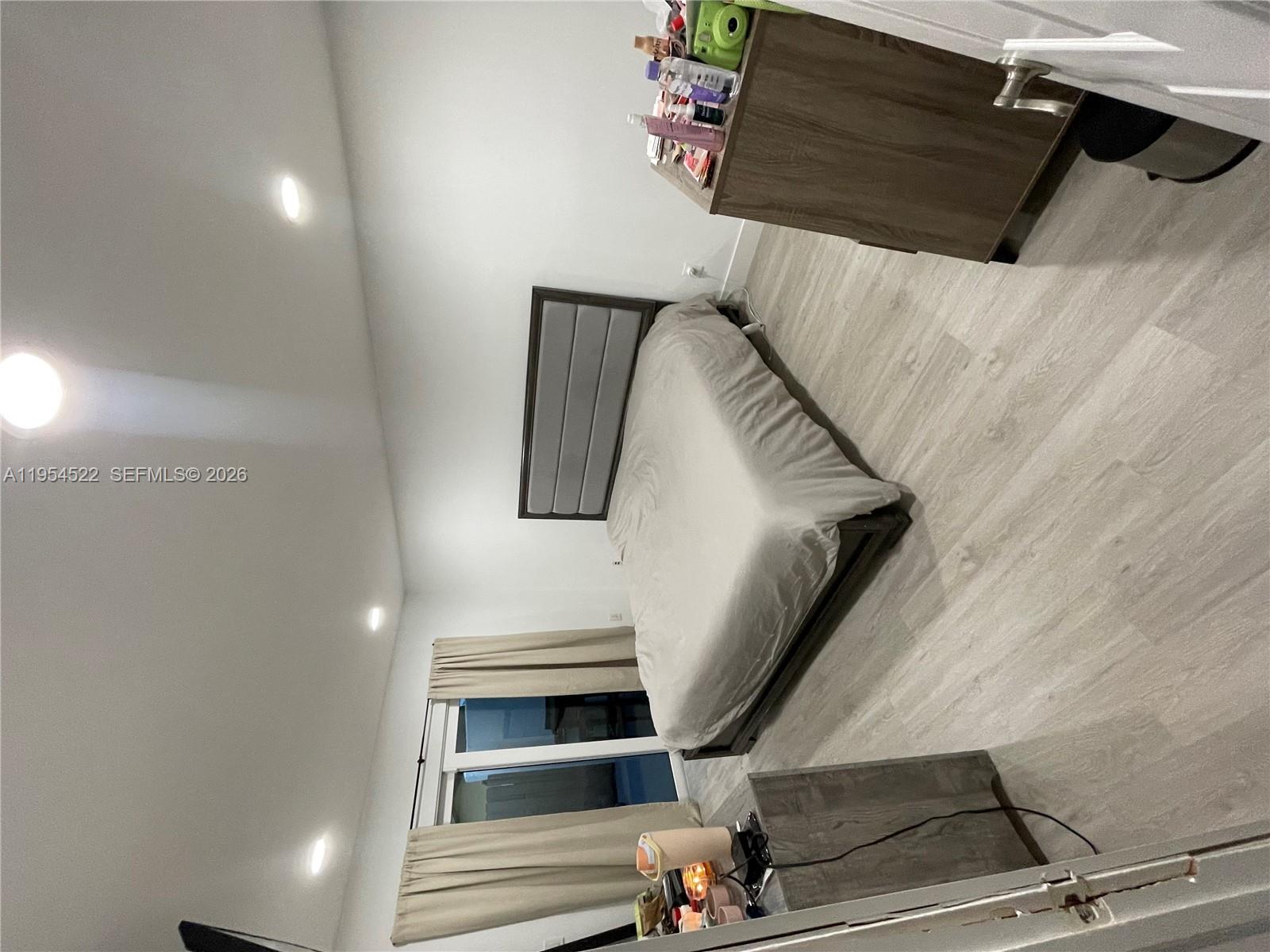 SANDALFOOT COVE SEC 10 - Residential