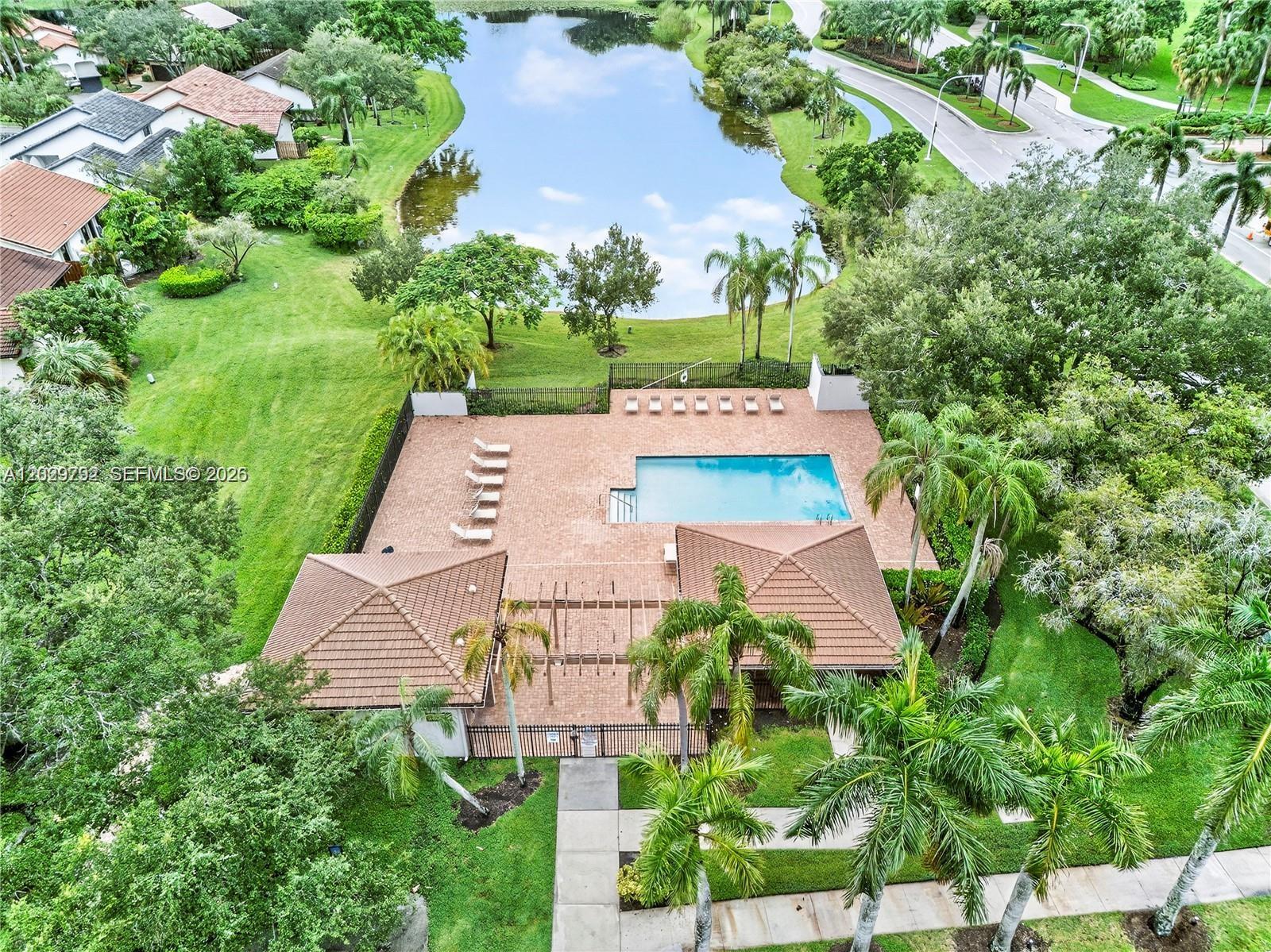 COUNTRY ISLES - Residential