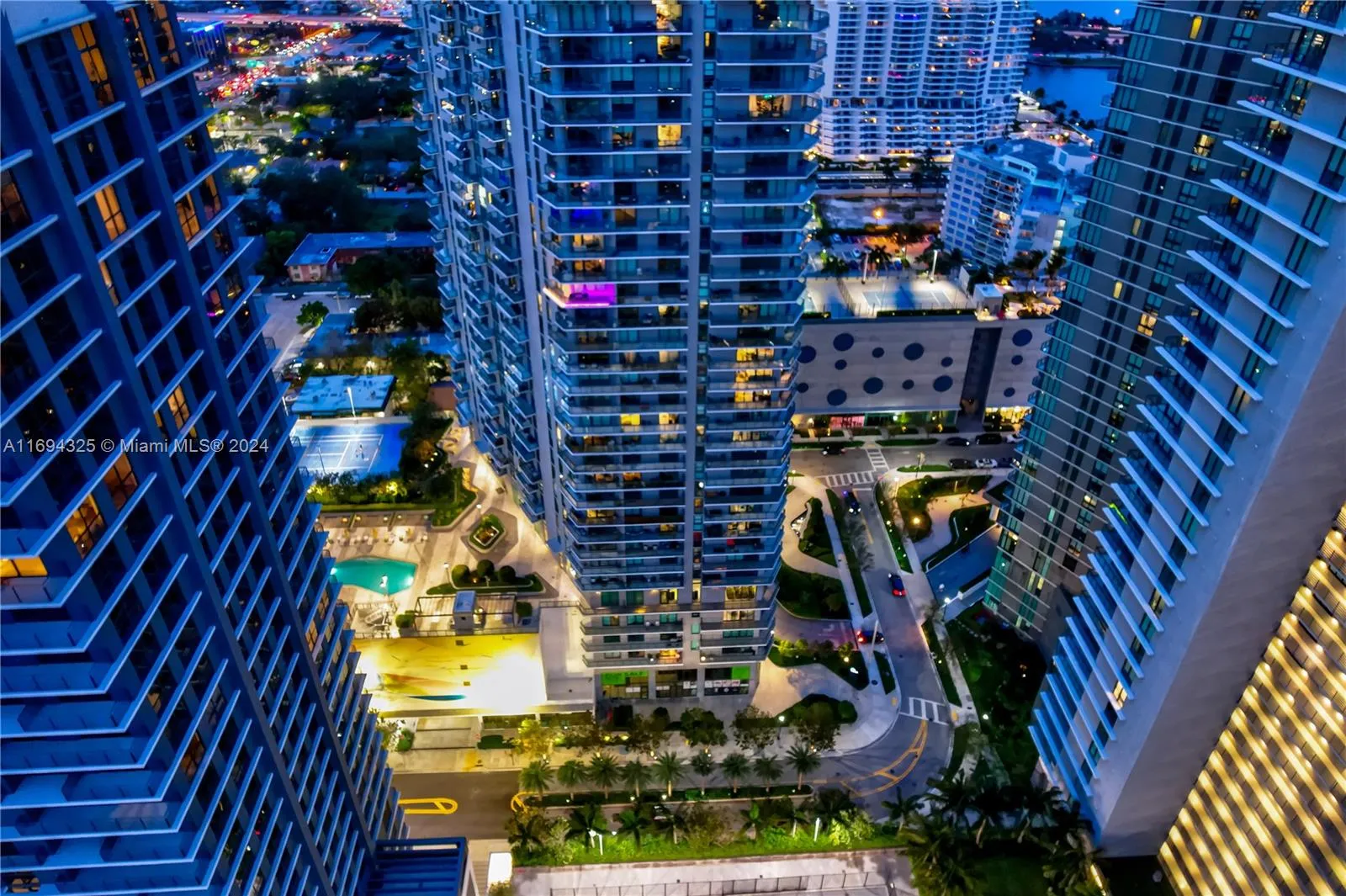 Miami, Florida 33137, United States, 2 Bedrooms Bedrooms, ,2 BathroomsBathrooms,Residential,Pending,32623