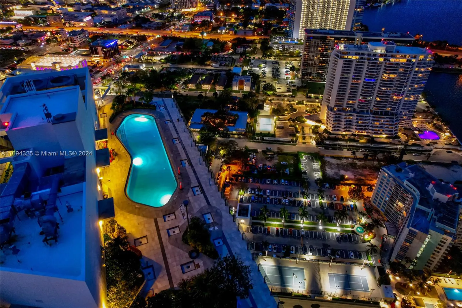 Miami, Florida 33137, United States, 2 Bedrooms Bedrooms, ,2 BathroomsBathrooms,Residential,Pending,32623