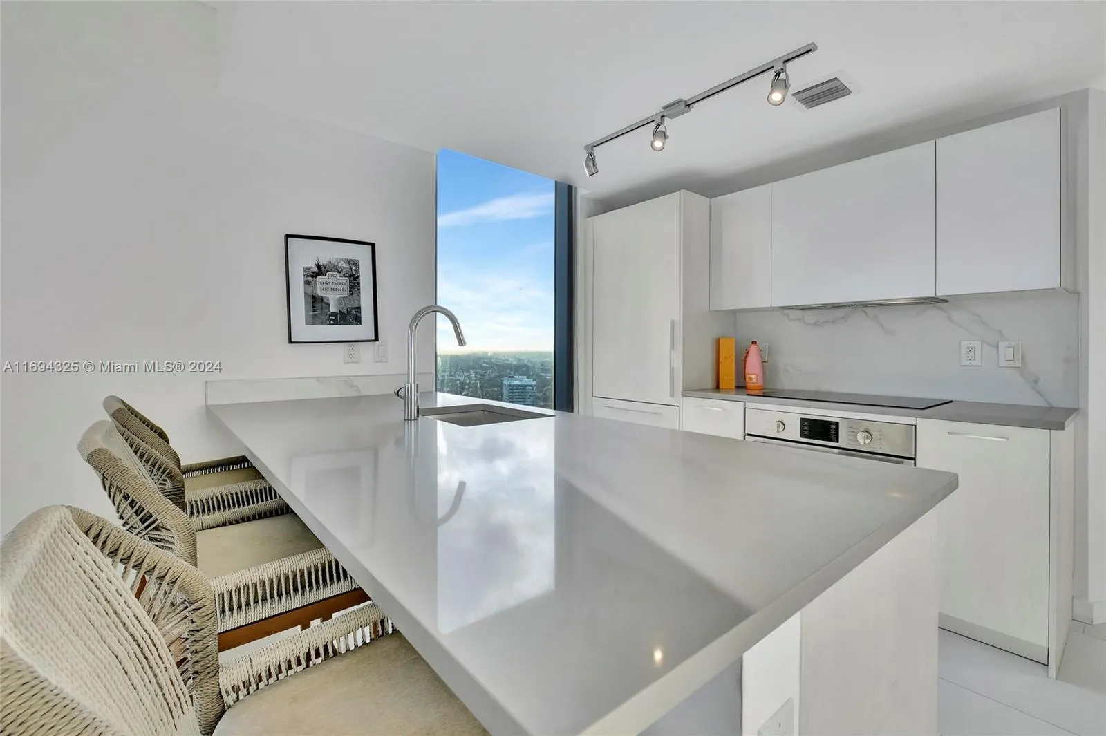 Miami, Florida 33137, United States, 2 Bedrooms Bedrooms, ,2 BathroomsBathrooms,Residential,Pending,32623