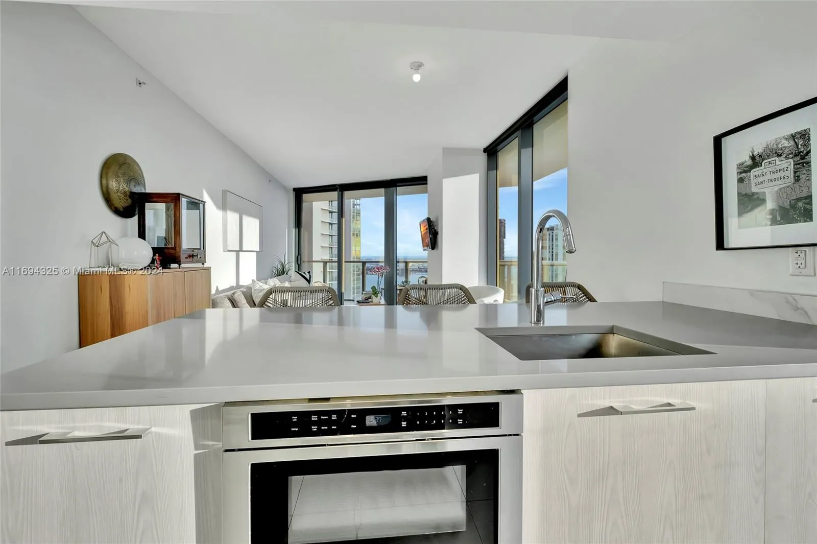 Miami, Florida 33137, United States, 2 Bedrooms Bedrooms, ,2 BathroomsBathrooms,Residential,Pending,32623