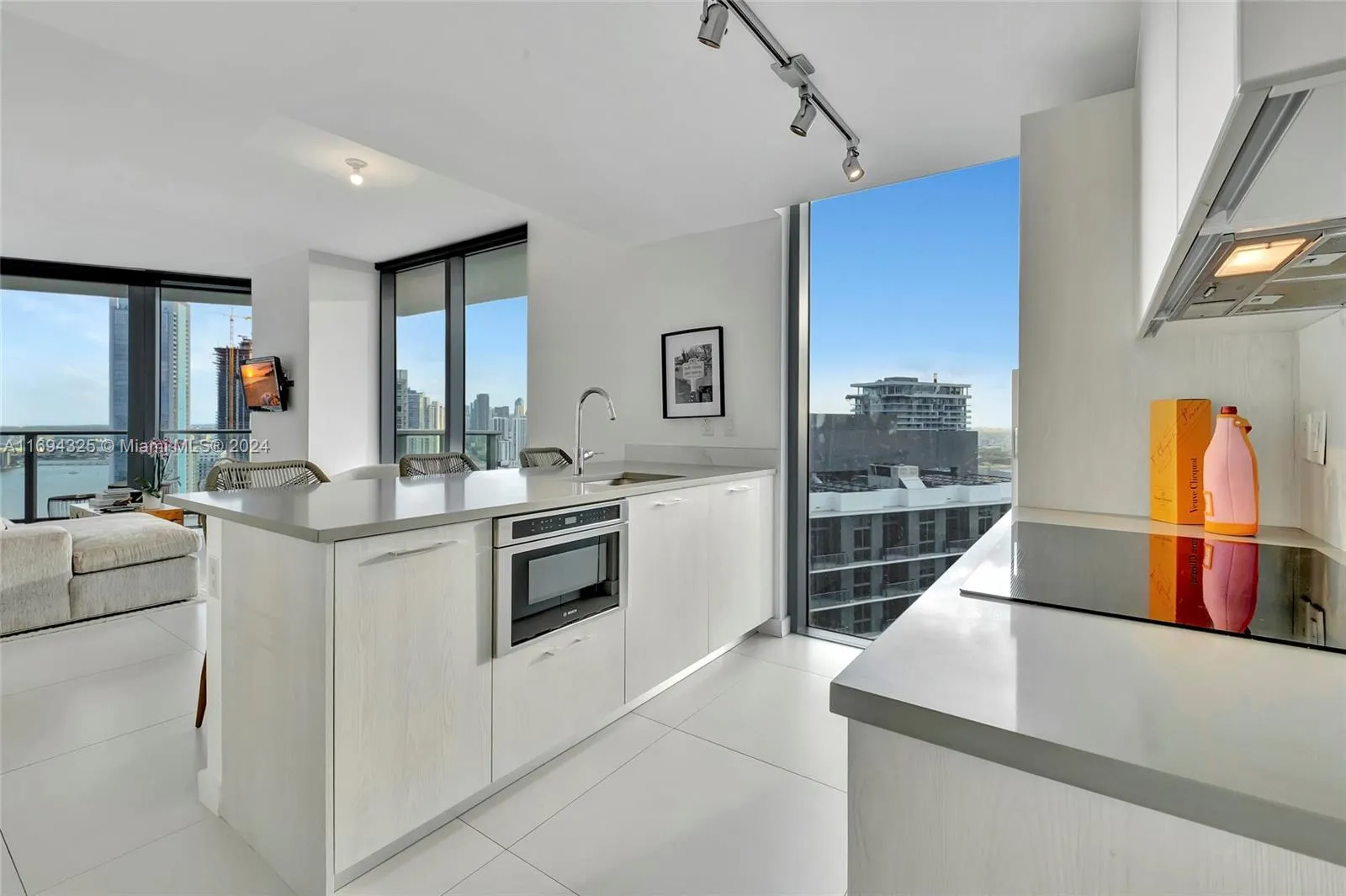 Miami, Florida 33137, United States, 2 Bedrooms Bedrooms, ,2 BathroomsBathrooms,Residential,Pending,32623