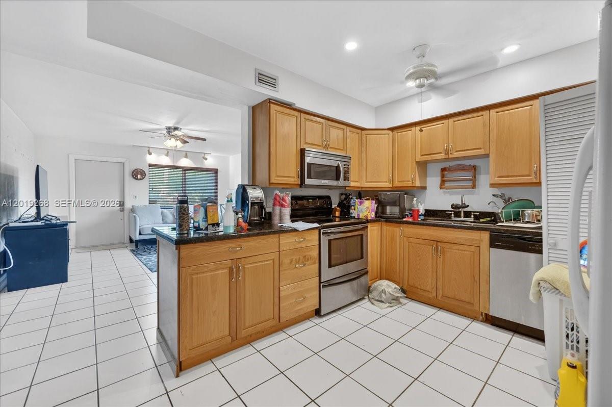 CORAL RIDGE COUNTRY CLUB - Residential