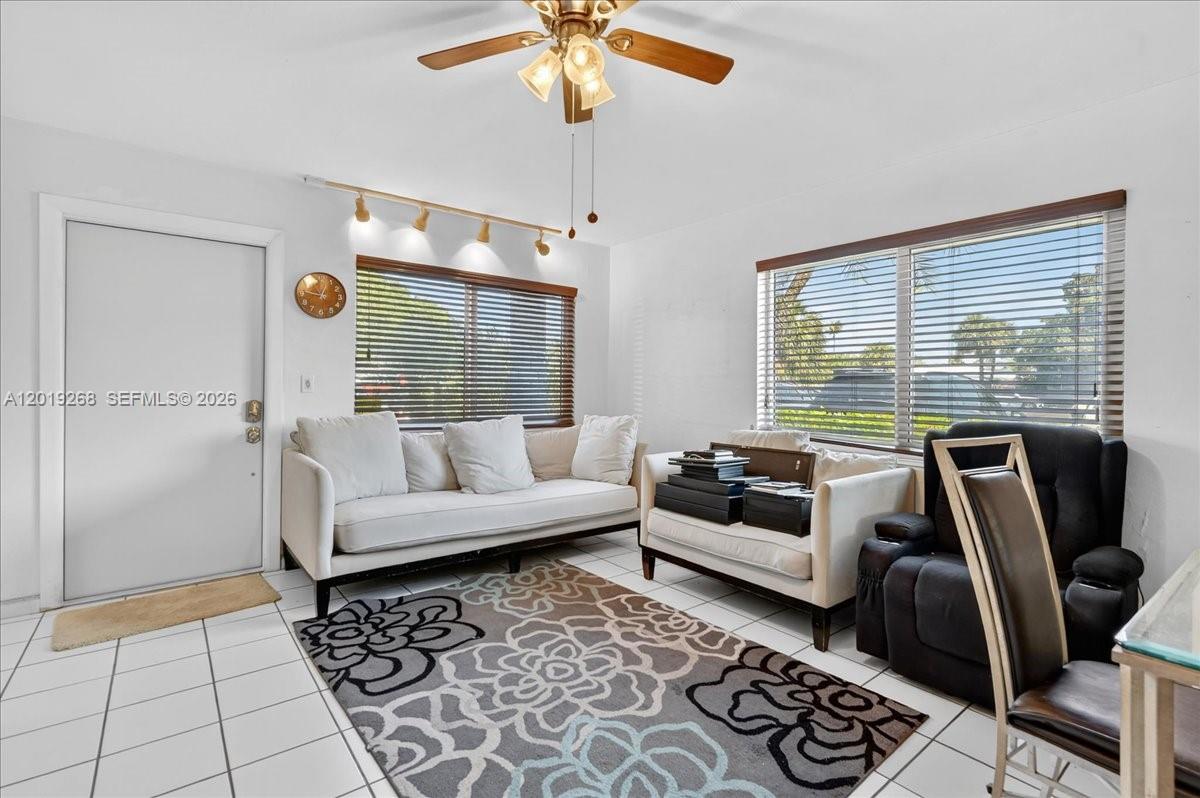 CORAL RIDGE COUNTRY CLUB - Residential