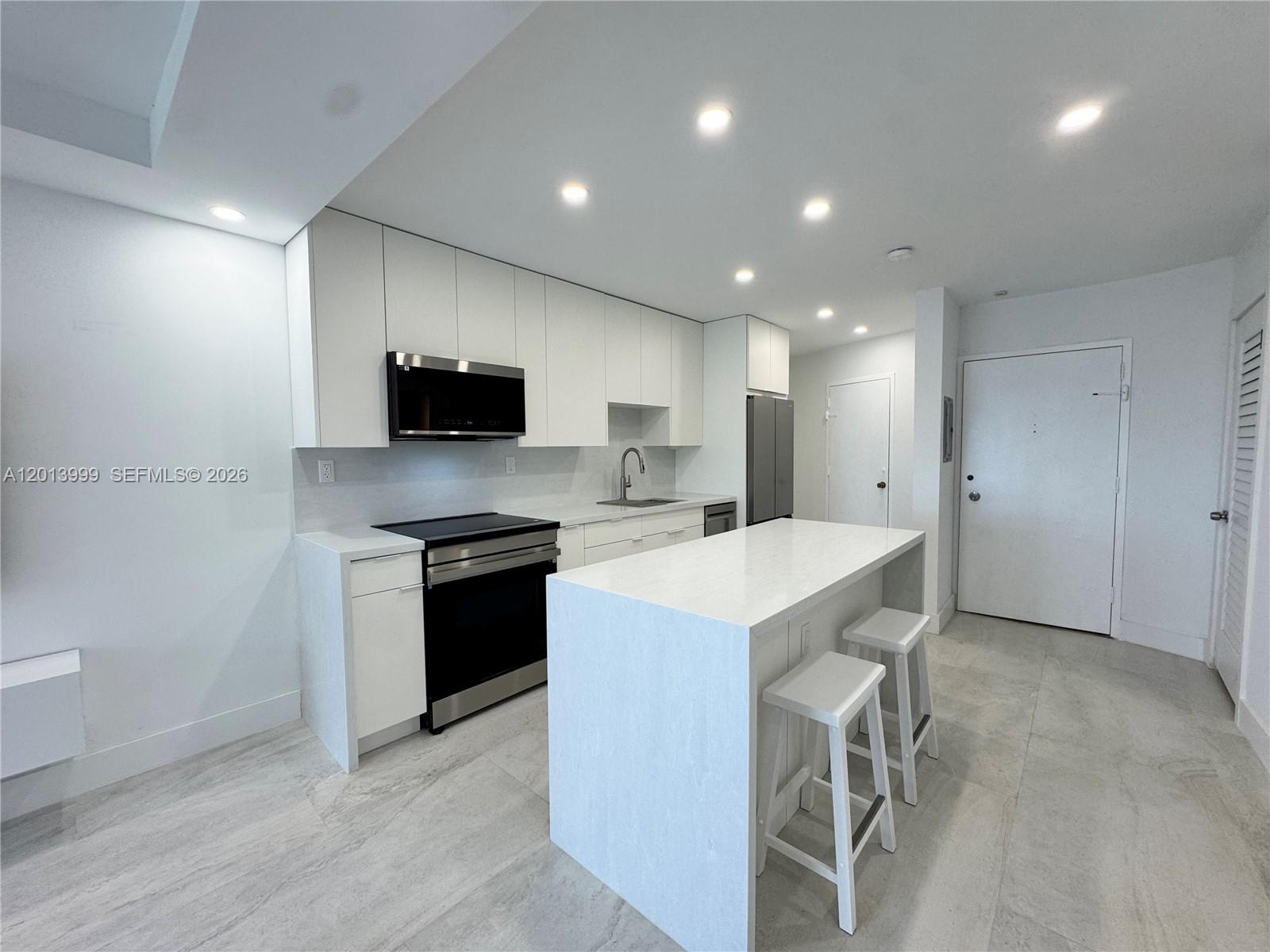 2899 Collins Ave 1414