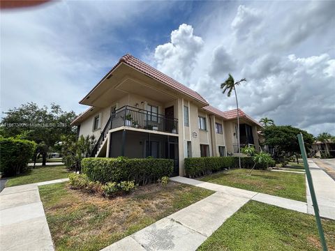 Photo of 310 Lakeview Dr #201, Weston, FL 33326 (MLS # A11887300)