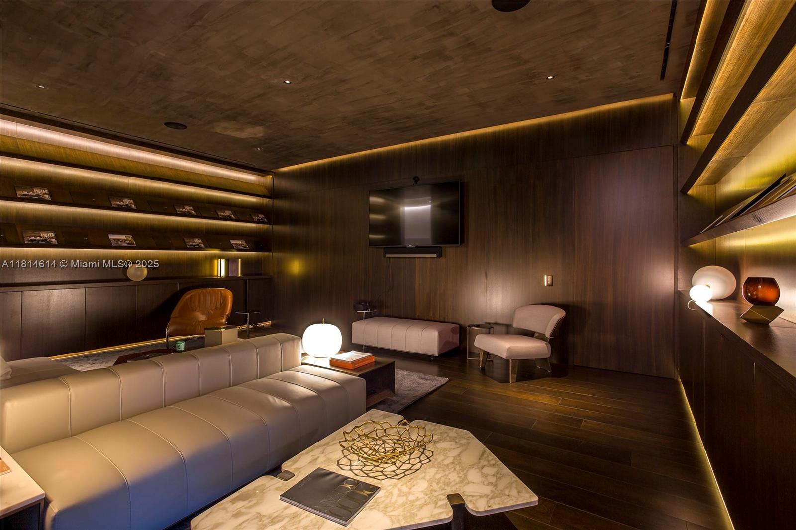 2000 OCEAN - Residential
