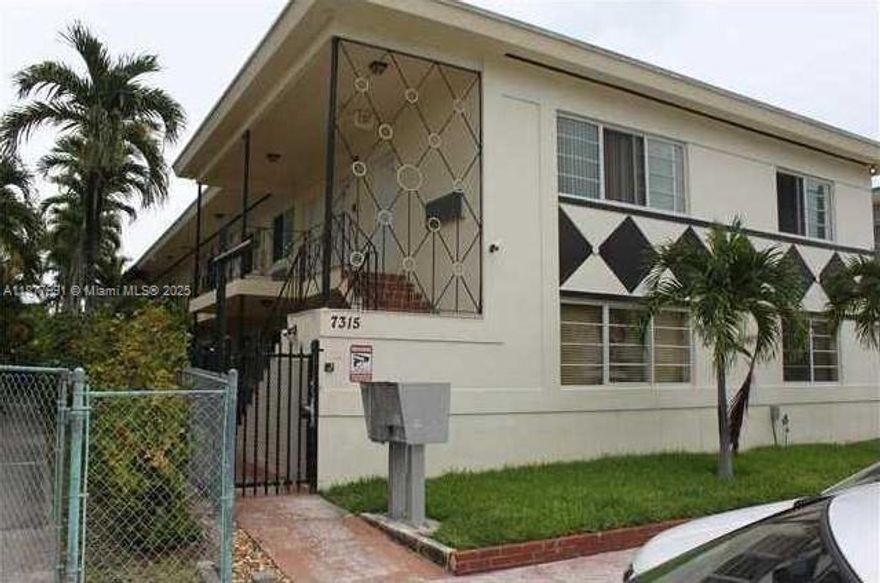 Large, spacious studio just 3 blocks to the beach ! Second floor unit with full kitchen, granite counter, wood cabinets, wood floors, shower style bathroom, walk-in custom closet. Pets under 35 pounds ok. Gated building, laundry on premises. No short term leases.