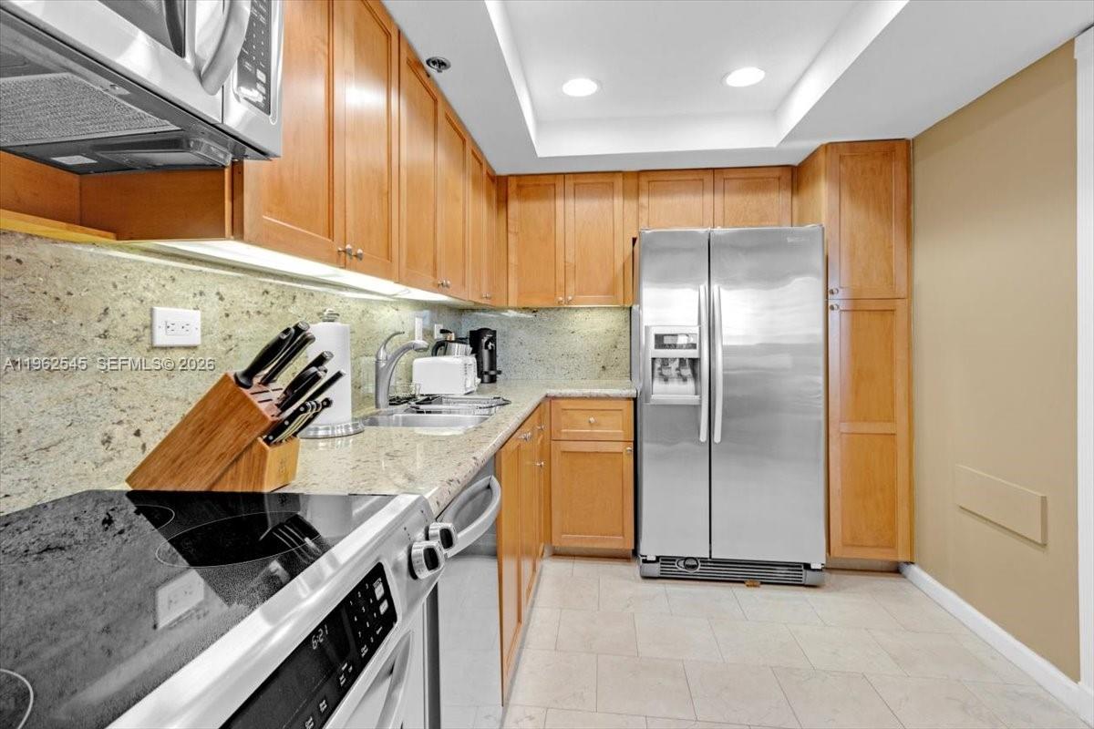 DELVISTA TOWERS CONDO - Residential