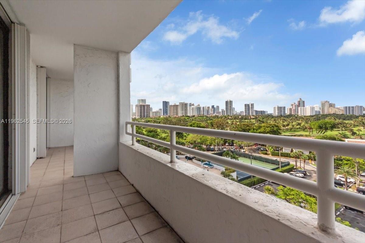 DELVISTA TOWERS CONDO - Residential